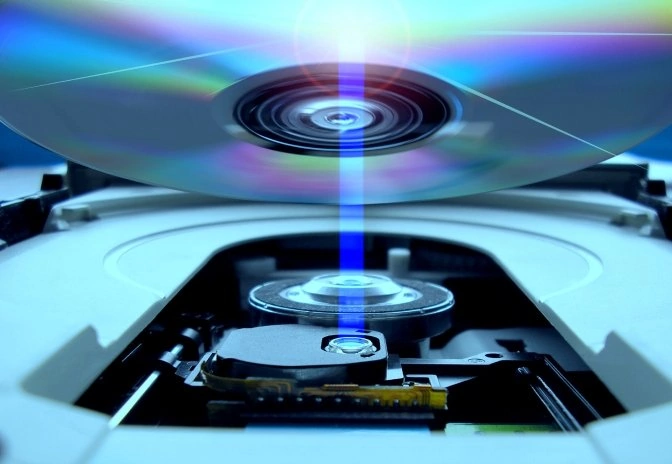 Qual a diferença entre Blu-Ray, DVD e CD? Entenda